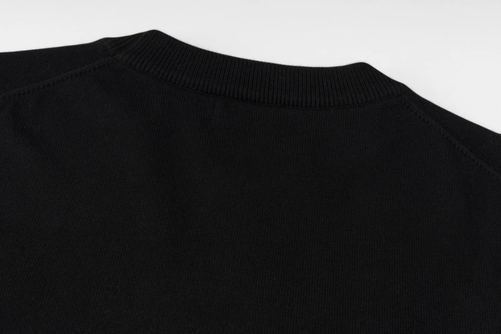 P206 #R80 Ralph Lauren Knitted Pony Embroidered Round Neck Pullover Sweater Official Website Synchronized Same Style for Men and Women Sizes: S-XL Color: White Blue Khaki Army Green Dark Gray Gray Navy Red Label Navy Blue White Label Black White Label Black Red Label Classic Cotton Yarn 100% White Cotton High Quality Goods Classic styles have always been popular! The workmanship details are very good! The simple round neck pullover sweater is always the standard, with classic brand embroidery on the chest! All major stars have the same style! Best for couples. High quality goods! Xinjiang cotton micro-elastic and smooth fabric has excellent quality. Pure cotton is soft and skin-friendly. Size: S M L
